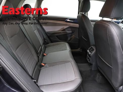 Used 2024 Volkswagen Taos SE FWD image 22