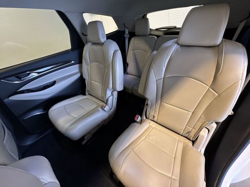 Used 2018 Buick Enclave Essence image 22