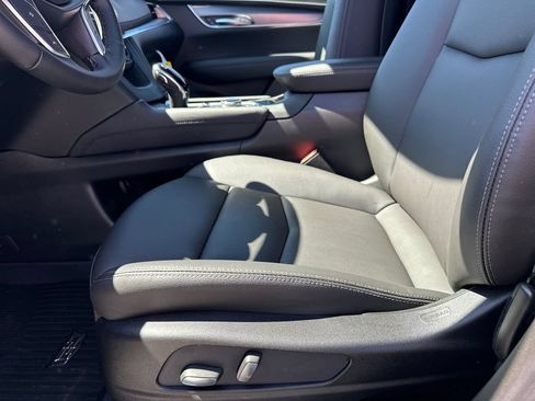 New 2026 Cadillac XT5 Luxury w/ LPO, Floor Liner Package AWD/4WD image 9