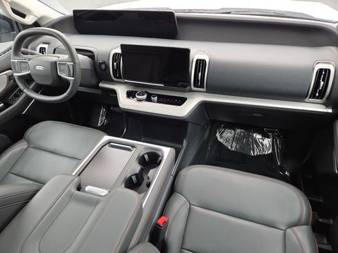 Used 2025 Ford Expedition Active image 24