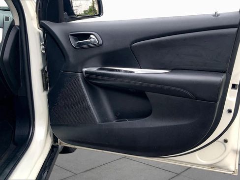 Used 2019 Dodge Journey SE w/ Connectivity Group FWD image 23
