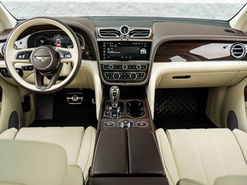 Certified 2022 Bentley Bentayga AWD/4WD image 4