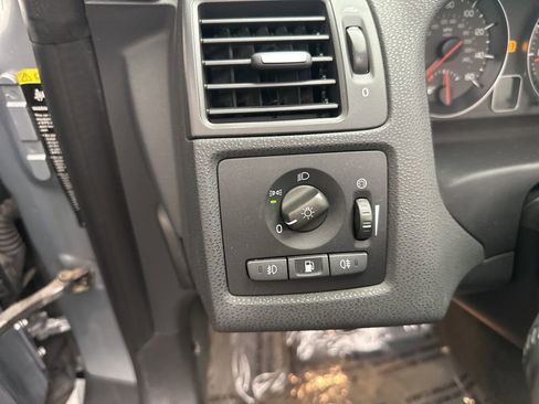 Used 2010 Volvo C70 T5 image 22