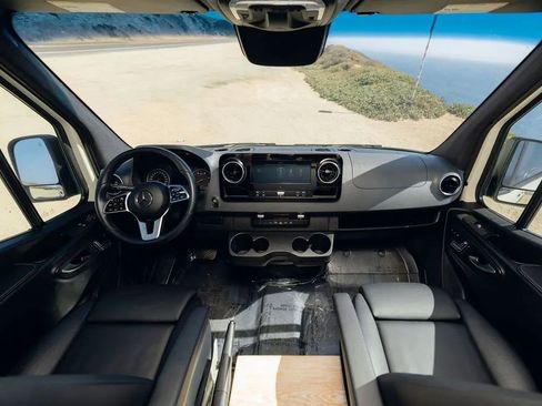 Used 2021 Mercedes-Benz Sprinter 2500 image 58