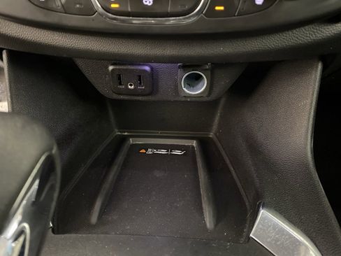 Used 2023 Chevrolet Traverse LT AWD/4WD image 16