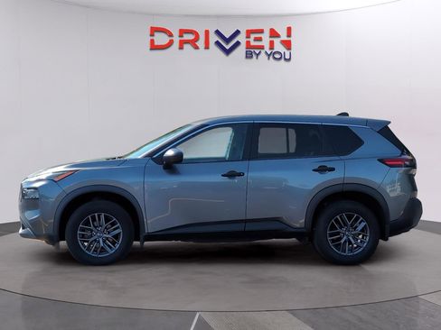 Used 2023 Nissan Rogue S FWD image 2