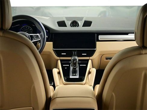 Used 2023 Porsche Cayenne S Platinum w/ Assistance Package image 47