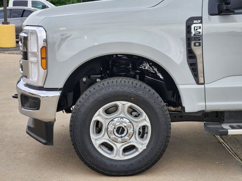 New 2026 Ford F250 XLT w/ FX4 Off-Road Package AWD/4WD image 9