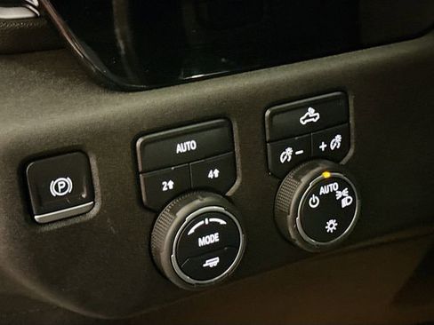 Used 2022 Chevrolet Silverado 1500 LT image 11