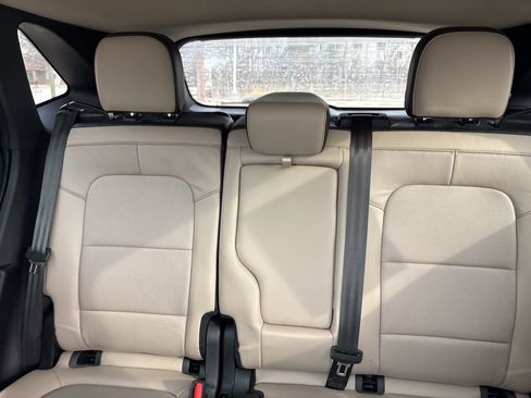 Used 2020 Ford Escape Titanium image 18