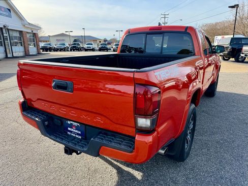 Used 2016 Toyota Tacoma TRD Sport w/ Towing Package image 5