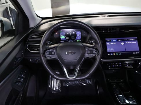 Used 2022 Chevrolet Bolt EUV LT w/ Comfort Package FWD image 18