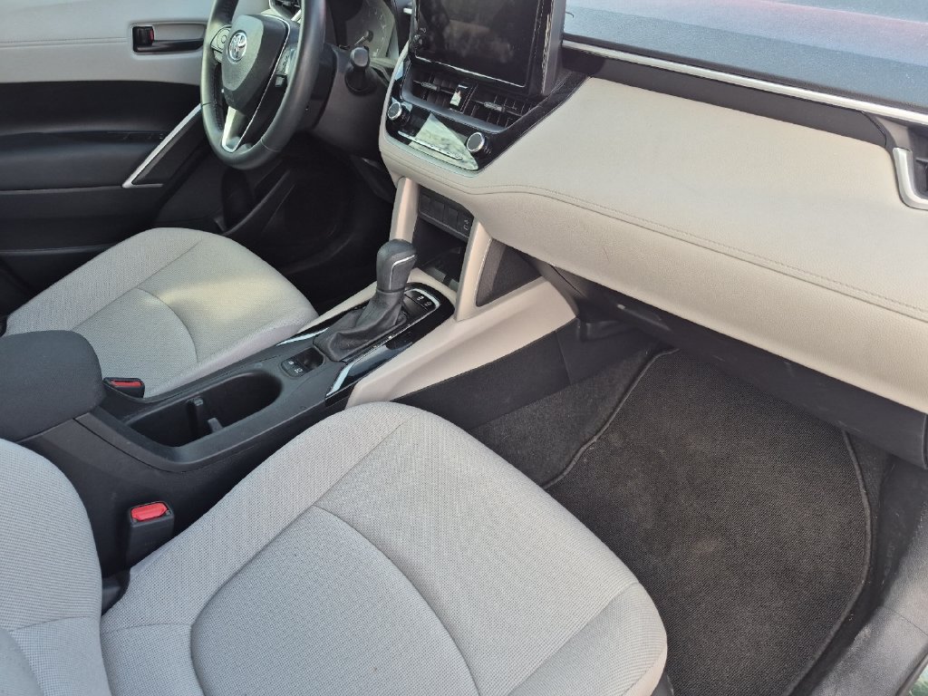 Certified 2025 Toyota Corolla Cross LE FWD image 15