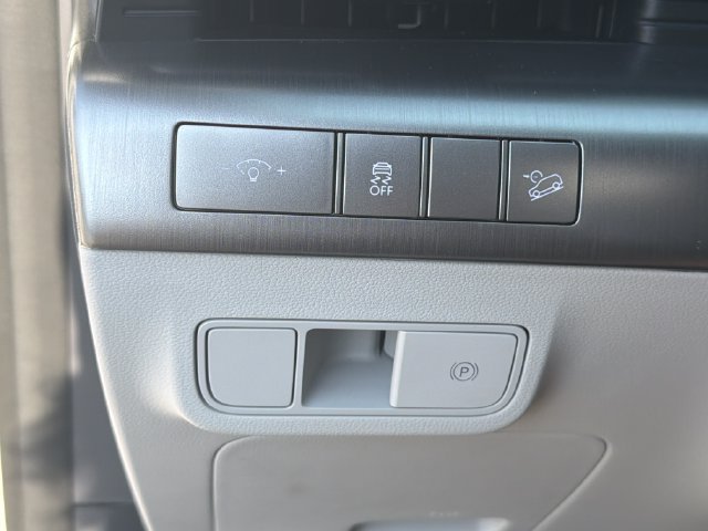 Certified 2025 Hyundai Kona SEL FWD image 35