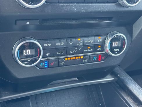 Used 2018 Ford Expedition XLT w/ Equipment Group 202A RWD image 8