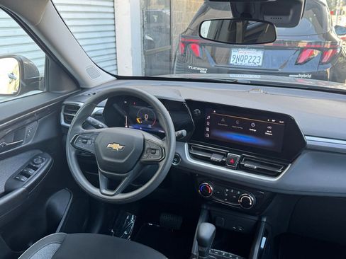 Used 2025 Chevrolet TrailBlazer LT image 32