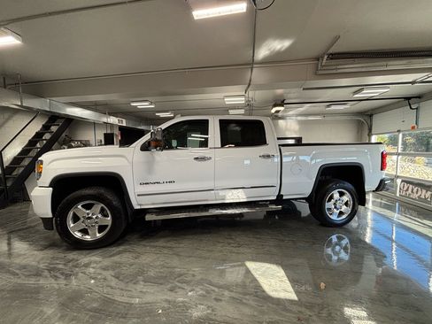 Used 2015 GMC Sierra 3500 Denali w/ Duramax Plus Package image 8