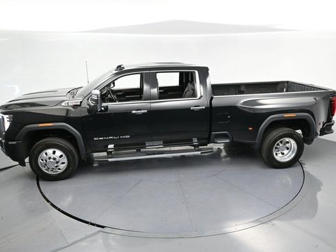 Used 2024 GMC Sierra 3500 Denali w/ Denali Reserve Package AWD/4WD image 38