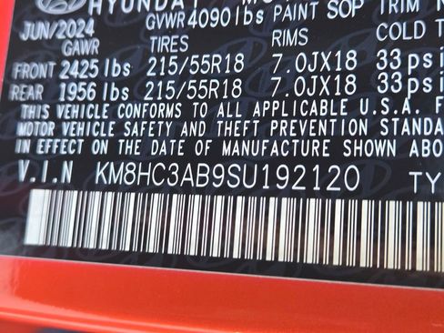 Certified 2025 Hyundai Kona SEL image 30