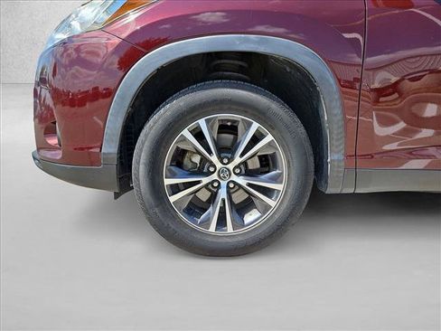 Used 2019 Toyota Highlander LE FWD image 22