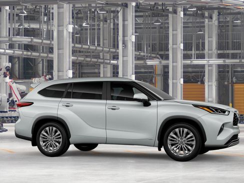 New 2026 Toyota Highlander Platinum image 13