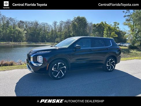 Used 2024 Mitsubishi Outlander SE image 1