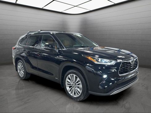 New 2026 Toyota Highlander Platinum image 28