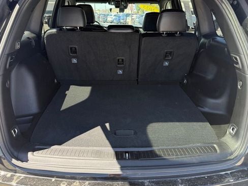 Used 2025 Jeep Grand Cherokee Altitude AWD/4WD image 9