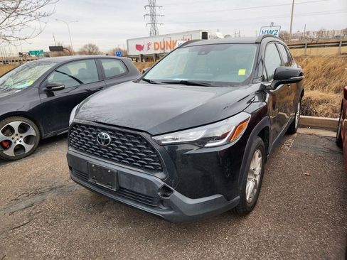 Used 2022 Toyota Corolla Cross LE image 3
