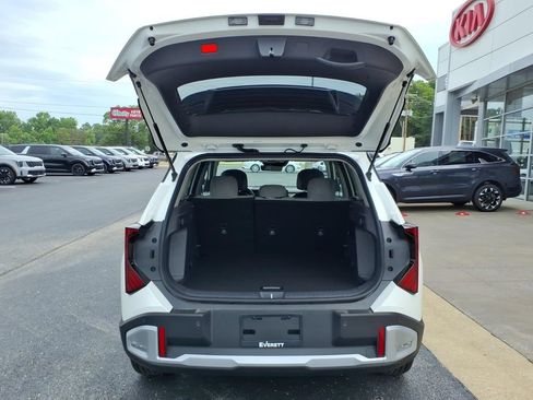 New 2027 Kia Seltos LX FWD image 6