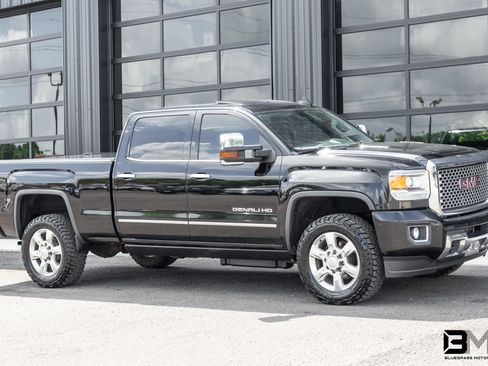 Used 2015 GMC Sierra 2500 Denali w/ Duramax Plus Package AWD/4WD image 7