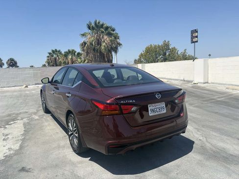 Used 2025 Nissan Altima 2.5 SV FWD image 10
