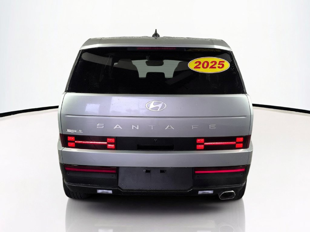 Used 2025 Hyundai Santa Fe SE FWD image 7