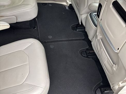 Used 2017 Chrysler Pacifica Touring-L Plus w/ Tire & Wheel Group image 31