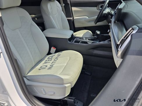 Certified 2024 Kia Sorento EX w/ Panoramic Sunroof Package FWD image 16