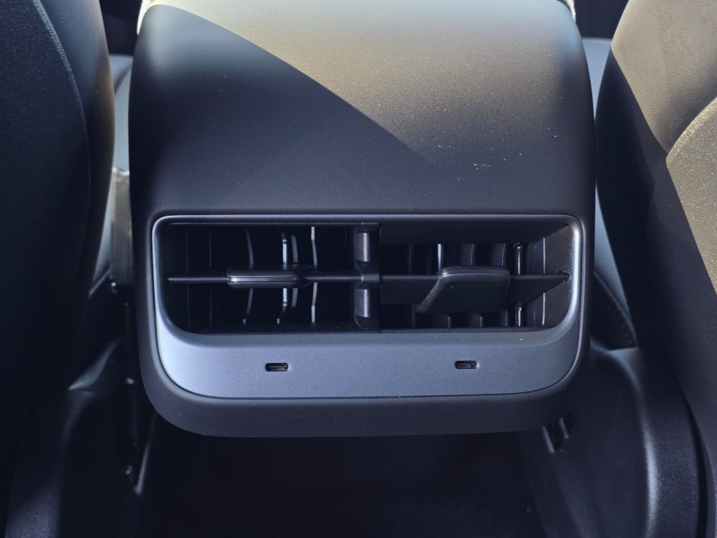 Used 2025 Tesla Model Y Long Range RWD image 19