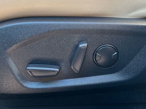 Used 2020 Ford Edge SEL image 35