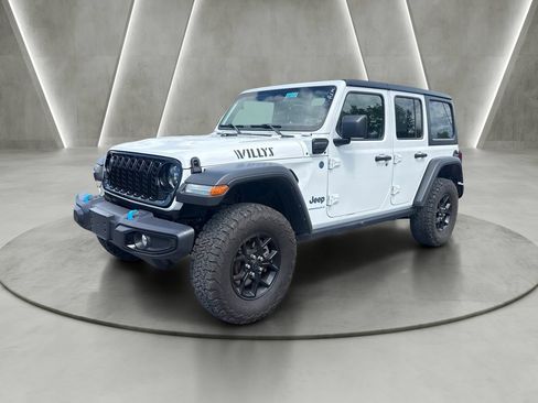 Used 2024 Jeep Wrangler Unlimited AWD/4WD image 3