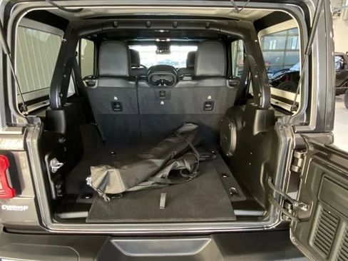 Used 2022 Jeep Wrangler Unlimited Rubicon w/ Trailer Tow Package image 16