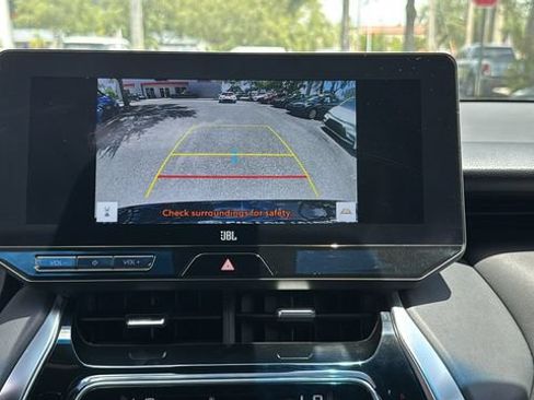 Used 2023 Toyota Venza XLE AWD/4WD image 24