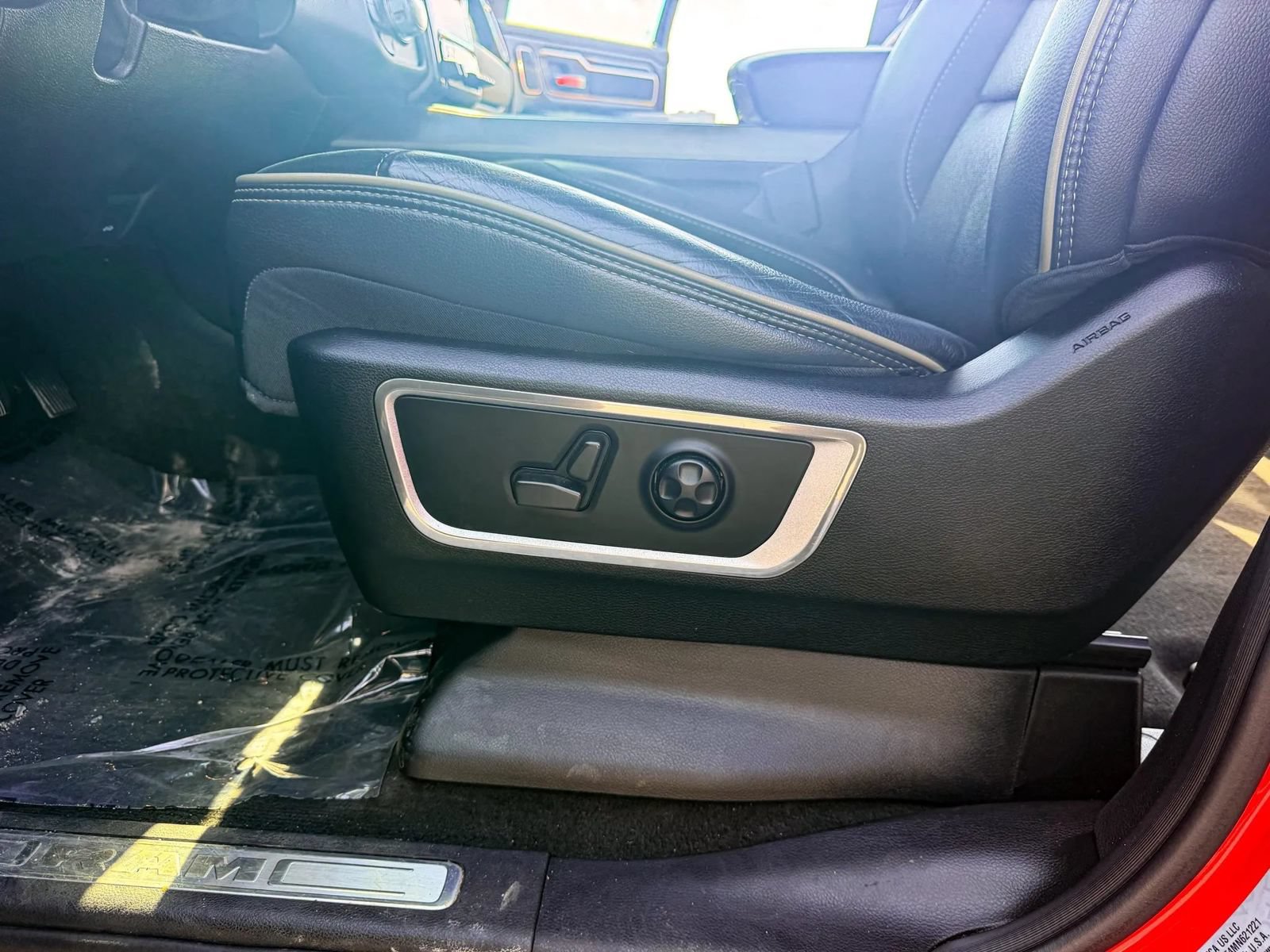 Used 2021 RAM 1500 Laramie AWD/4WD image 16