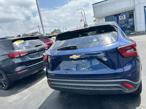 Used 2024 Chevrolet Trax LS w/ LS Convenience Package FWD image 6