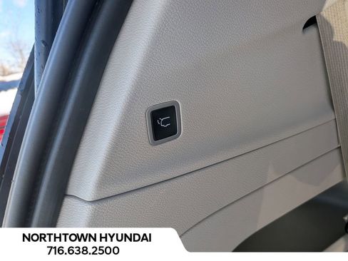 Used 2024 Chrysler Pacifica Touring-L image 39