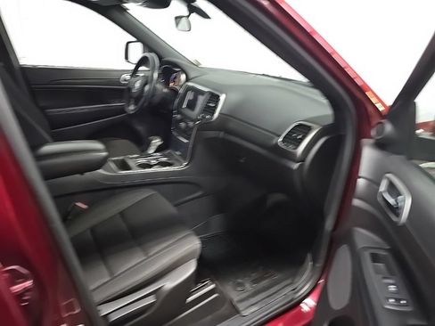 Used 2018 Jeep Grand Cherokee Laredo AWD/4WD image 17