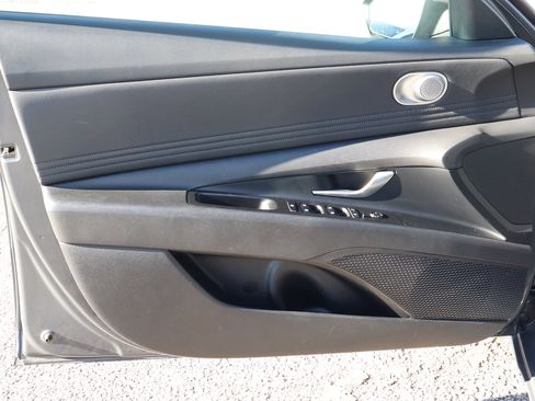 Used 2025 Hyundai Elantra SEL image 13