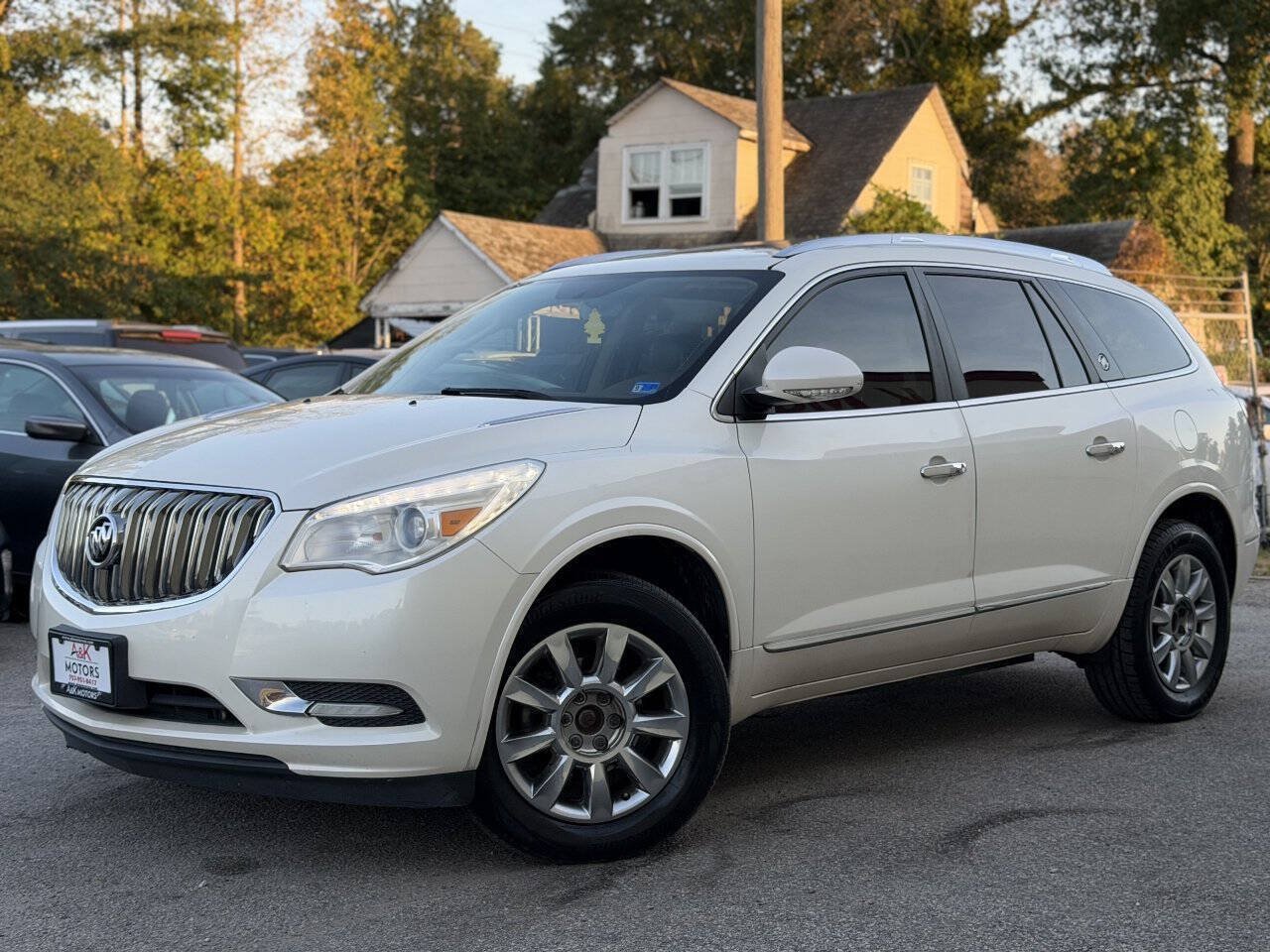 Used 2013 Buick Enclave Leather FWD image 2