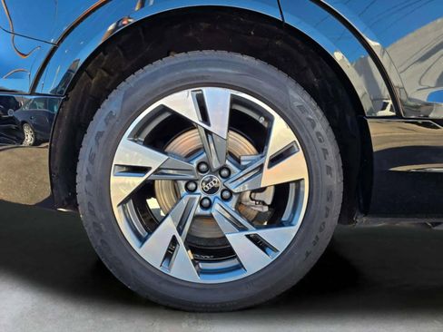 Used 2022 Audi e-tron Premium Plus w/ Premium Plus Package image 12