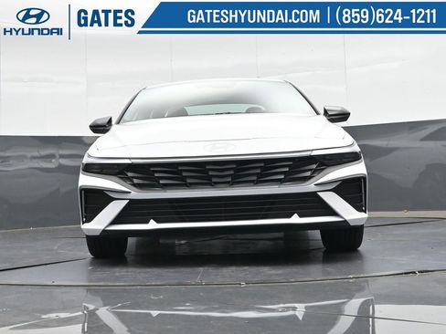 Used 2025 Hyundai Elantra Sport image 35