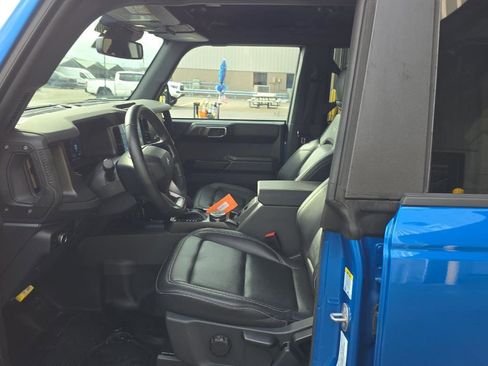 Used 2025 Ford Bronco Badlands image 6