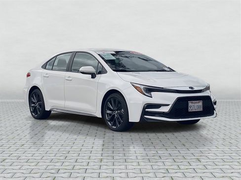 Certified 2025 Toyota Corolla SE image 10